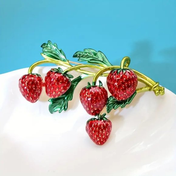 Strawberry Brooch Enamel Red Pin Stunning Vine Leaf Glam Stylish Vine Fruit Fun - Picture 3 of 4